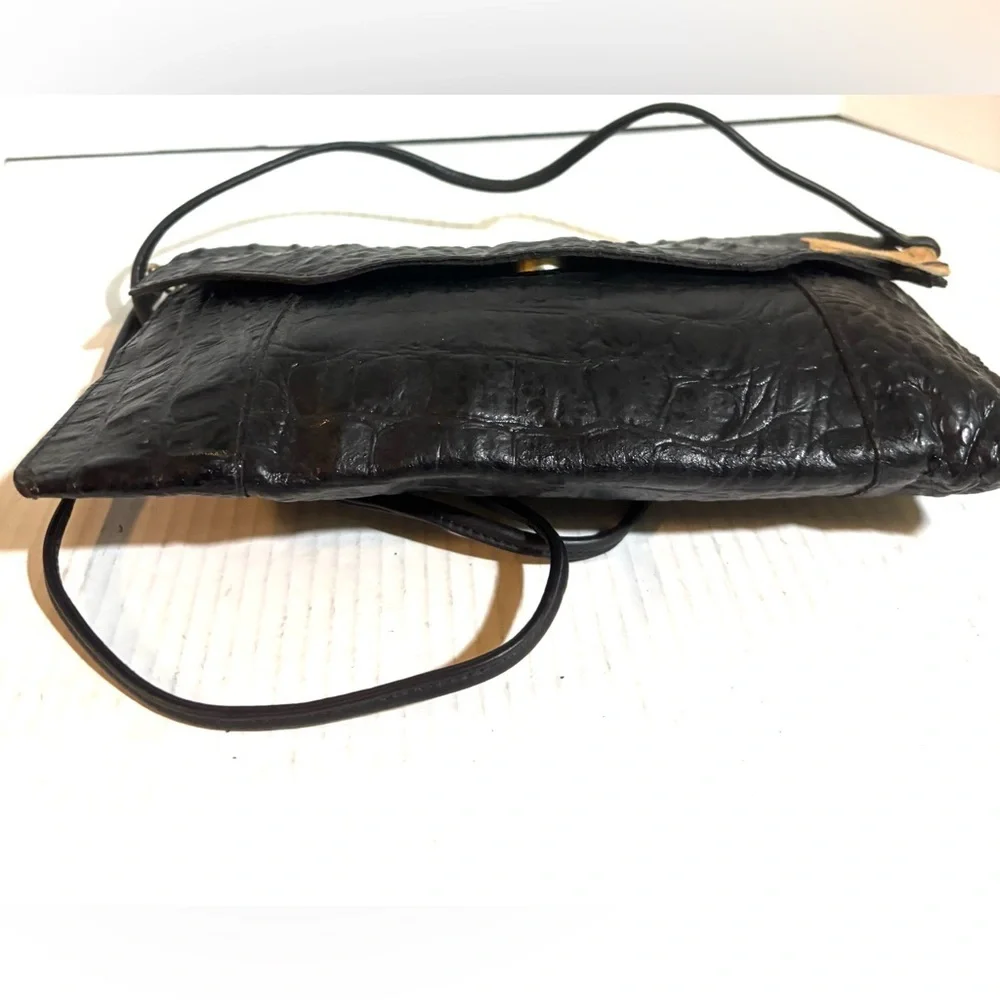 Elegant Black Crocodile-Embossed Women's Bag